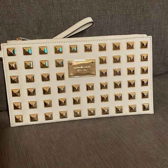 NWOT Michael Kors Pyramid Stud Zip Clutch - Picture 1 of 6